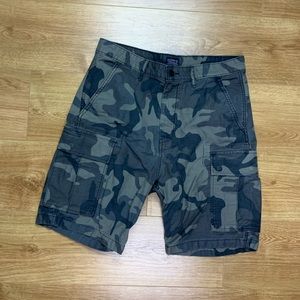 LEVI STRAUSS SUBDUED CAMO CARRIER CARGO SHORTS